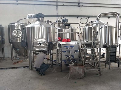 精釀啤酒設(shè)備核心構(gòu)成與灌裝機(jī)選購(gòu)指南